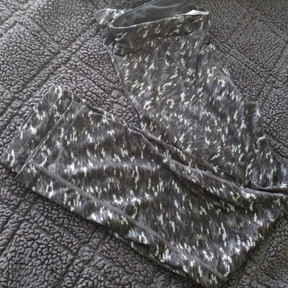 Black and gray cropped tights  with ties